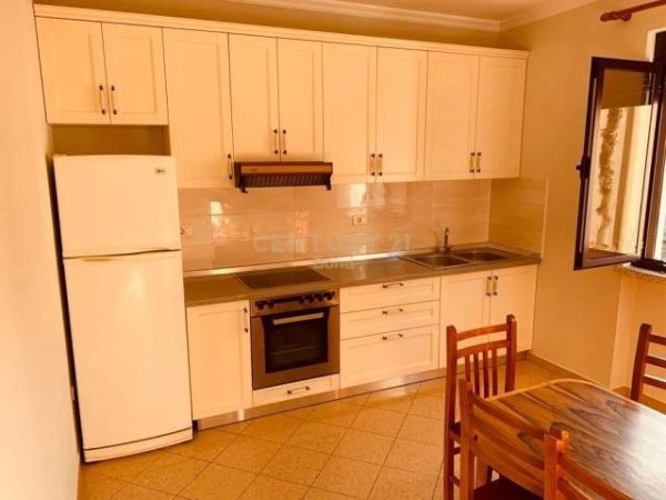 Tirane, jepet me qera apartament 400 Euro (Kodra e priftit)