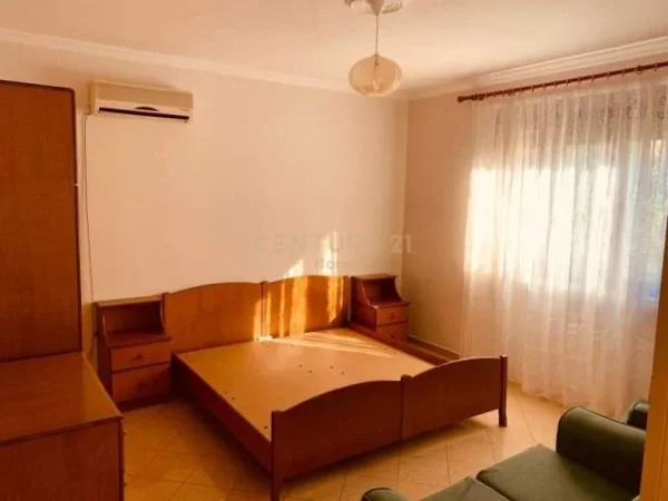 Tirane, jepet me qera apartament 400 Euro (Kodra e priftit)