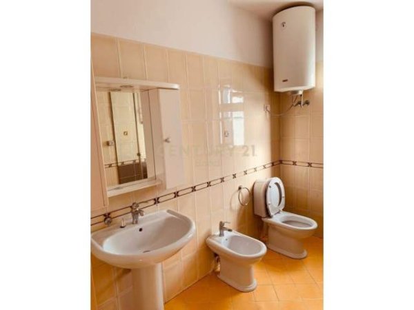 Tirane, jepet me qera apartament 400 Euro (Kodra e priftit)
