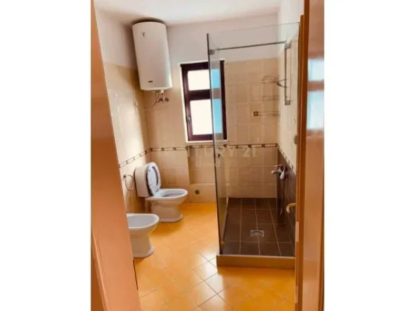 Tirane, jepet me qera apartament 400 Euro (Kodra e priftit)