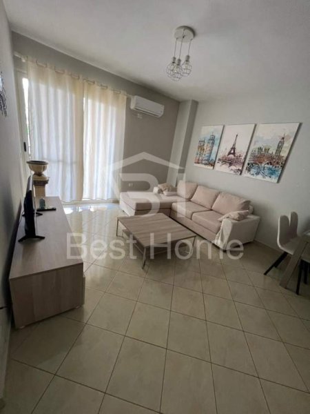 Tirane, jepet me qera apartament 2+1+BLK Kati 4, 76 m² 35.000 Leke (Kompleksi Tom Doshit)