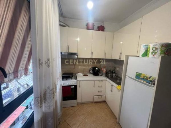 Tirane, shitet apartament 1+1+A+BLK 130.000 Euro (Prane 7 xhuxhave)