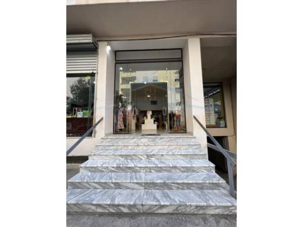 Tirane, jepet me qera ambjent biznesi Kati 0, 52 m² 350 Euro (YZBERISHT)