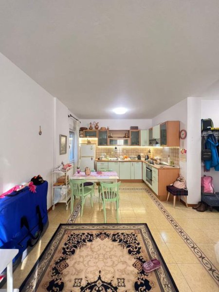 Tirane, shitet apartament 1+1+BLK Kati 2, 75 m² 185.000 Euro (Prane Liceut)