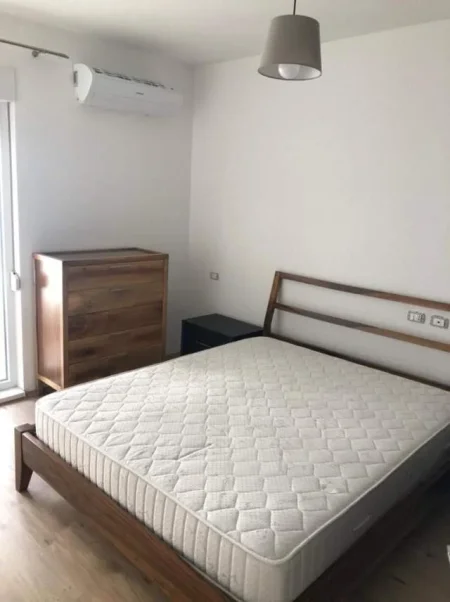 Tirane, jepet me qera apartament 1+1 Kati 4, 64 m² 480 Euro (Frosina Plaku, Kompleksi Kontakt/Magnet)
