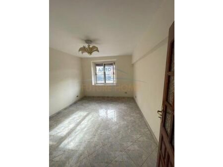 Tirane, jepet me qera ambjent biznesi Kati 1, 120 m² 2.000 Euro (21 Dhjetori)