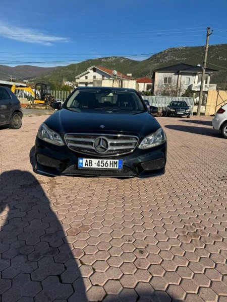 Tirane, shitet makine Mercedes-Benz Viti 2015, 16.000 Euro