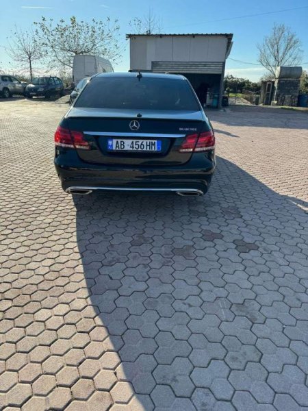 Tirane, shitet makine Mercedes-Benz Viti 2015, 16.000 Euro