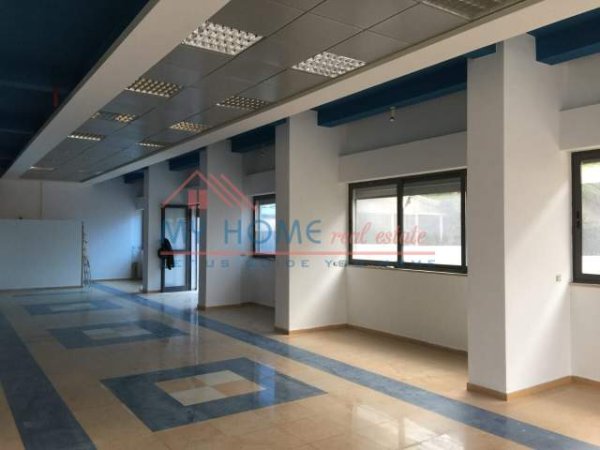 Tirane, shitet dyqan Kati 0, 137 m² 253.500 Euro (Prane shkolles 4 Deshmoret)