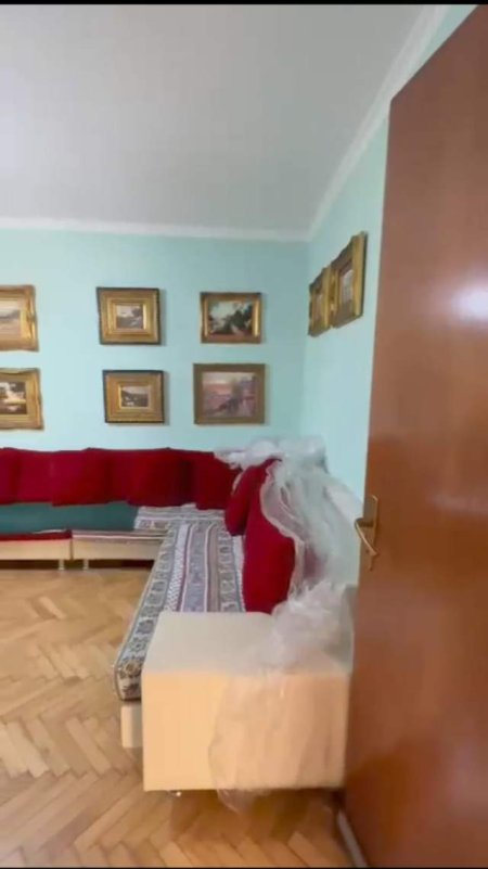 Tirane, jepet me qera apartament 2+1+BLK Kati 4, 75 m² 580 Euro (qender)