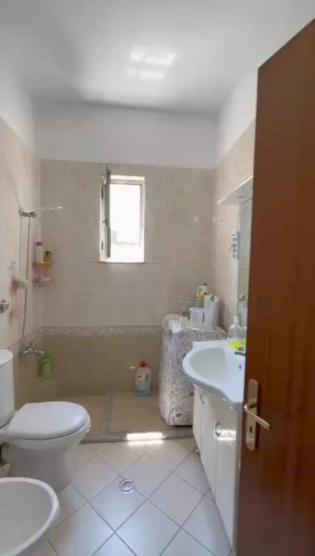 Tirane, jepet me qera apartament 2+1+BLK Kati 4, 75 m² 580 Euro (qender)