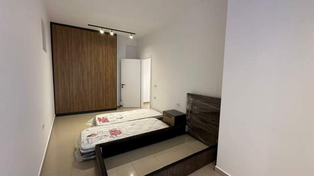 Tirane, jepet me qera apartament 2+1 Kati 2, 100 m² 650 Euro (Rruga Ferit Xhajko)