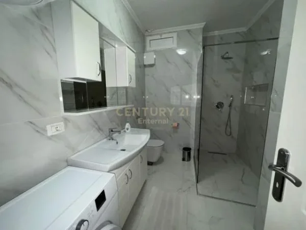 Tirane, jepet me qera apartament 100 m² 700 Euro