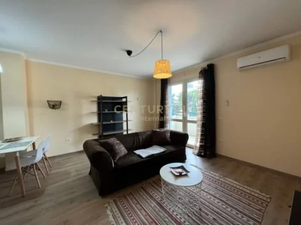 Tirane, jepet me qera apartament 100 m² 700 Euro