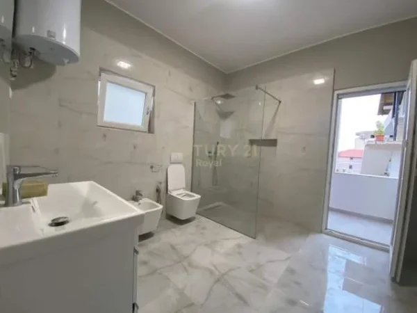 Tirane, jepet me qera Vile 2+1+BLK Kati 1, 142 m² 900 Euro (Vilat Gjermane)