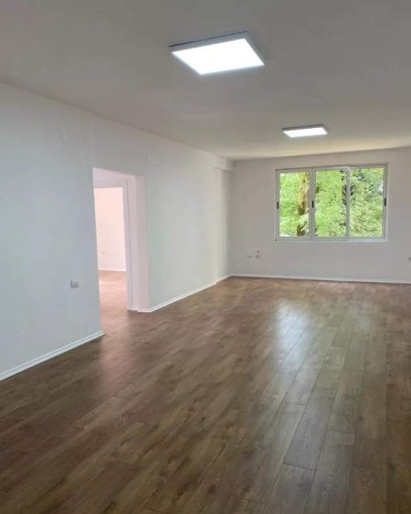 Tirane, jepet me qera zyre Kati 2, 100 m² 700 Euro (Ambasada Amerikane)