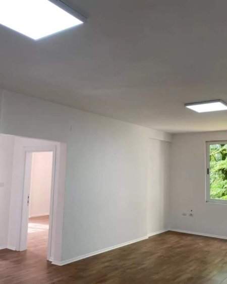 Tirane, jepet me qera zyre Kati 2, 100 m² 700 Euro (Ambasada Amerikane)