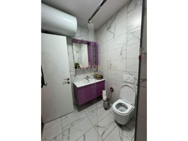 Tirane, jepet me qera apartament 1+1+BLK 80 m² 800 Euro (qender)