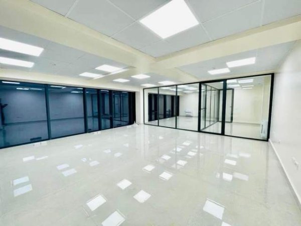 Tirane, shitet 272 m² 3.000 Euro/m2