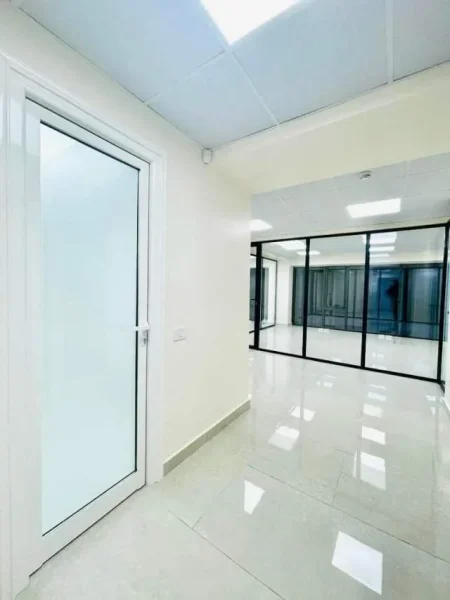 Tirane, shitet 272 m² 3.000 Euro/m2