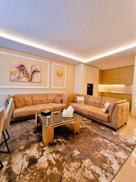 Tirane, shitet apartament 2+1 139 m²