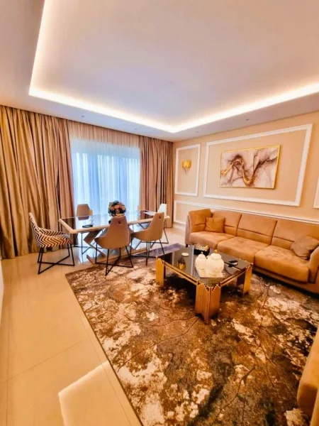 Tirane, shitet apartament 2+1 139 m²