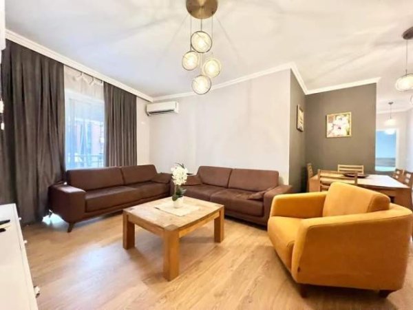 Tirane, shitet apartament 2+1 119 m²