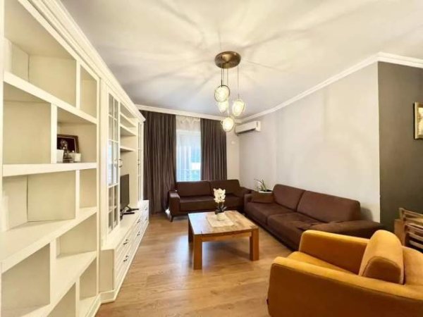 Tirane, shitet apartament 2+1 119 m²