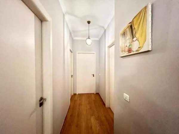 Tirane, shitet apartament 2+1 119 m²