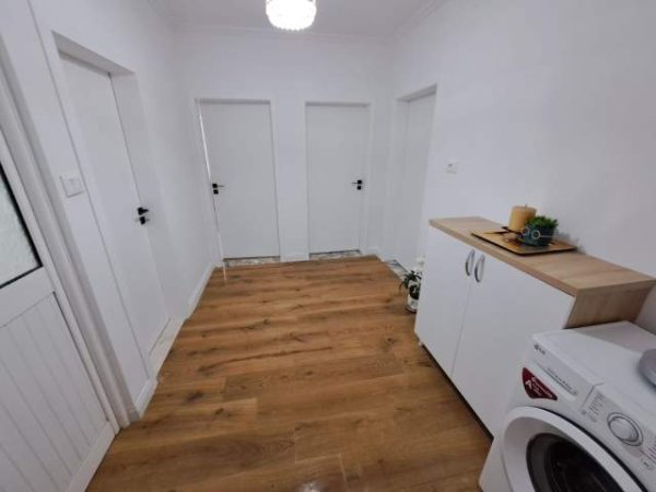 Tirane, jepet me qera apartament 2+1+BLK Kati 5, 90 m² 650 Euro (STACIONI I TRENIT)