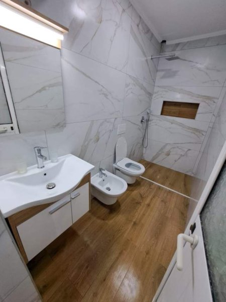 Tirane, jepet me qera apartament 2+1+BLK Kati 5, 90 m² 620 Euro (Stacioni i Trenit)