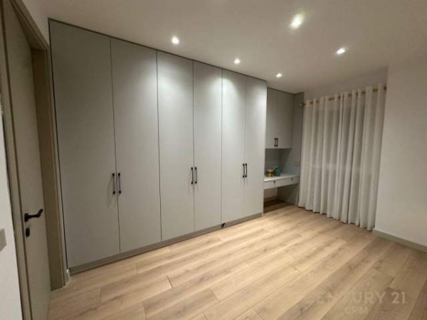 Tirane, jepet me qera apartament 2+1 Kati 2, 145 m² 1.600 Euro (TEG)