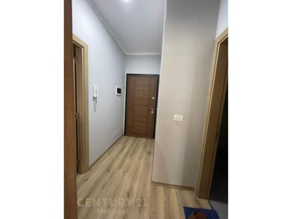 Tirane, jepet me qera apartament 1+1 Kati 5, 65 m² 400 Euro (Ish tregu elektrik)