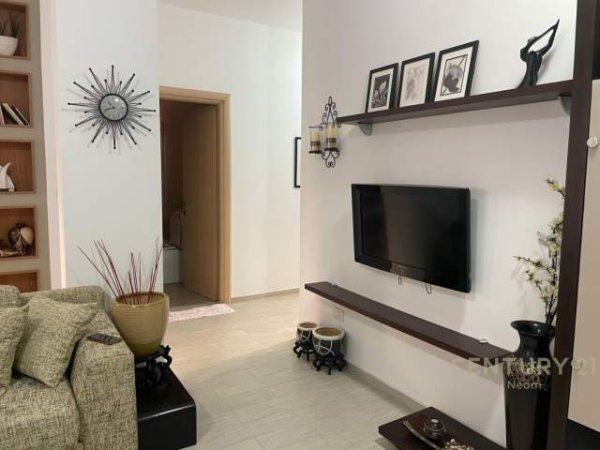 Tirane, jepet me qera apartament 2+1+BLK Kati 4, 95 m² 650 Euro (Liqeni i Thate, prane Radisson Hotel)