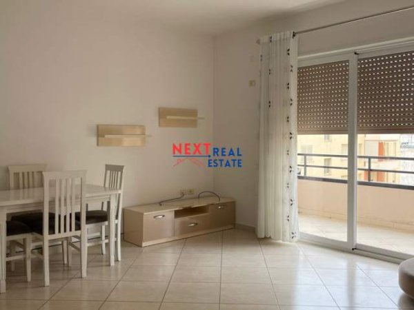 Vlore, jepet me qera apartament 2+1+BLK Kati 4, 105 m² 300 Euro (RRUGA E CIPAJVE, VLORE)