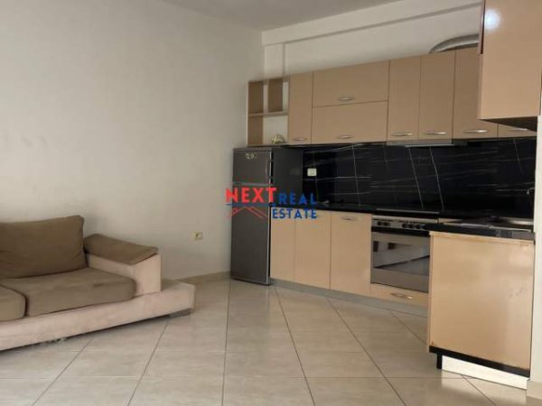 Vlore, jepet me qera apartament 2+1+BLK Kati 4, 105 m² 300 Euro (RRUGA E CIPAJVE, VLORE)