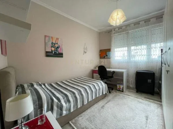 Tirane, shitet apartament 110 m² 197.000 Euro