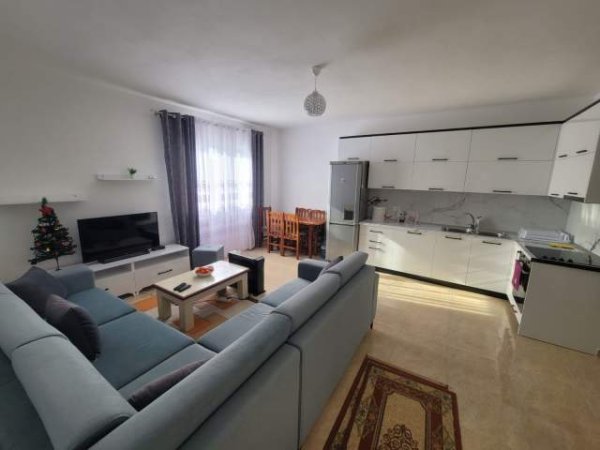 Durres, jepet me qera apartament 2+1 Kati 4, 91 m² 300 Euro (Rr. Aleksander Goga, Durres)