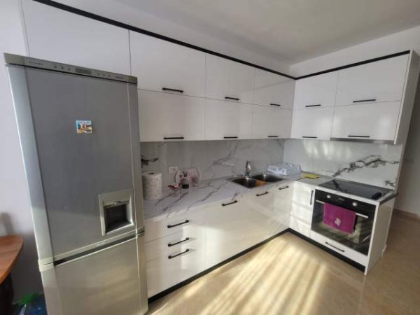 !DHENE!Durres, jepet me qera apartament 2+1 Kati 4, 91 m² 300 Euro (Rr. Aleksander Goga, Durres)