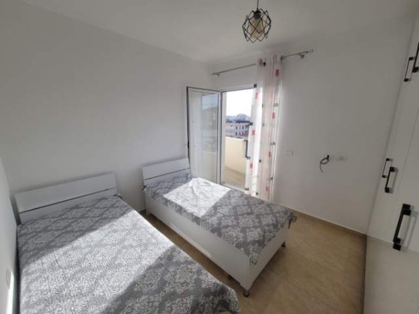 Durres, jepet me qera apartament 2+1 Kati 4, 91 m² 300 Euro (Rr. Aleksander Goga, Durres)