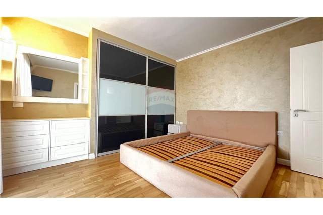 Tirane, jepet me qera apartament duplex 3+1+A+BLK Kati 7, 100 m² 1.500 Euro (komuna parisit)