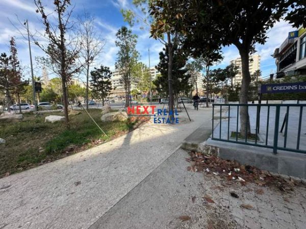 Vlore, jepet me qera dyqan Kati 0, 135 m² 1.000 Euro (LUNGOMARE. VLORE)