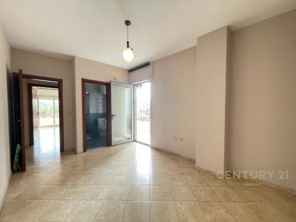 Tirane, jepet me qera apartament 3+1+A+BLK Kati 1, 135 m² 550 Euro