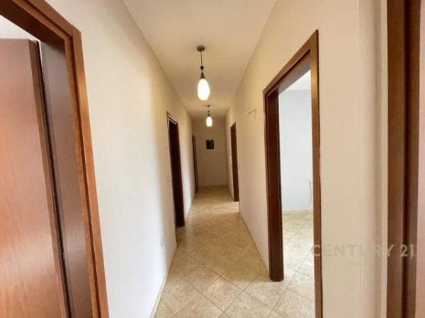 Tirane, jepet me qera apartament 3+1+A+BLK Kati 1, 135 m² 550 Euro