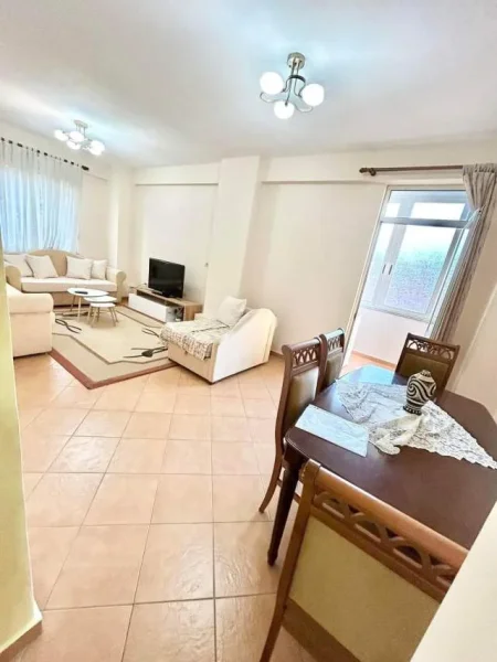 Tirane, shitet apartament 120 m²