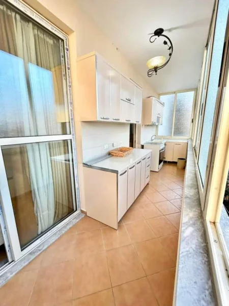 Tirane, shitet apartament 120 m²