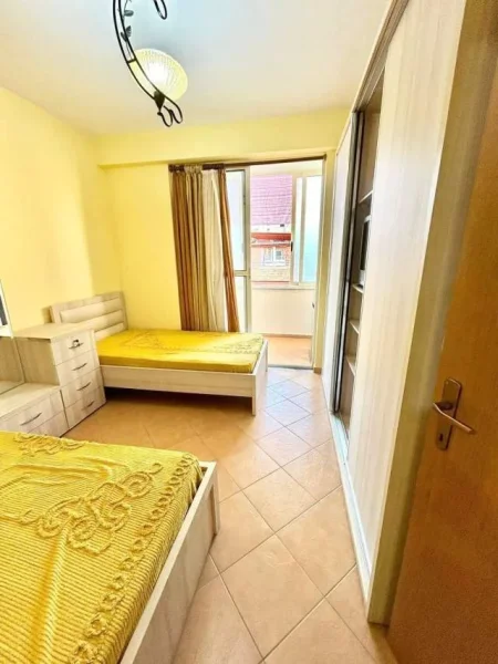 Tirane, shitet apartament 120 m²