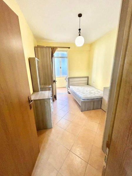 Tirane, shitet apartament 120 m²