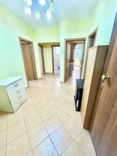 Tirane, shitet apartament 120 m²