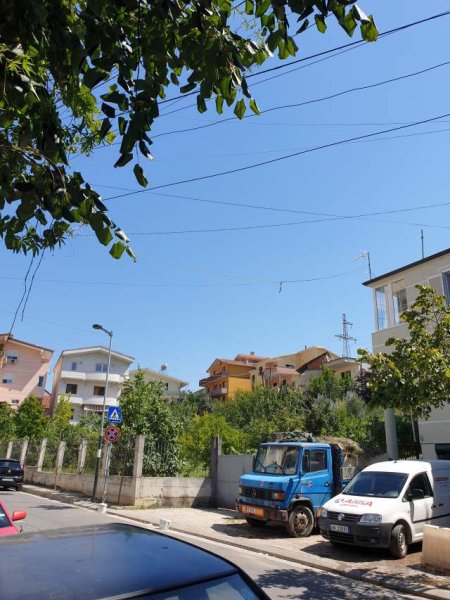 Tirane: Shitet Truall për ndertim siperfaqe 250m², Cmimi 350 euro €/m², në zonën e Vilave Gjermane / mbi fushat e Qytetit Studenti, Rruga .Gramoz Pashko, mbi Fak. Ekonomik / isht-Terminali Elbasanit,1.5 km / 15-min këmb Ura/Unaza rr. Elbasanit, Tirane